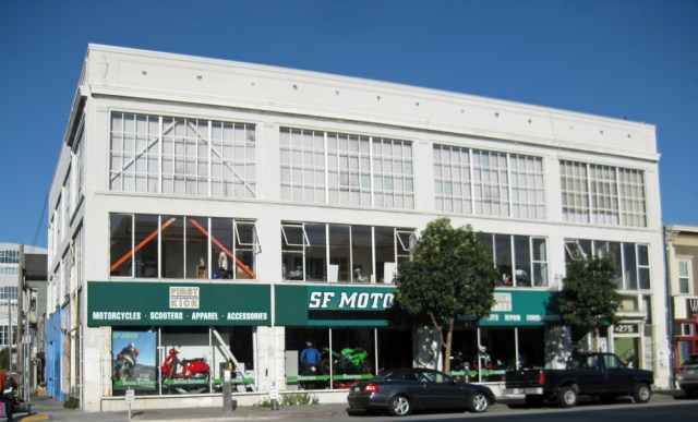 The show was in the second floor of this building