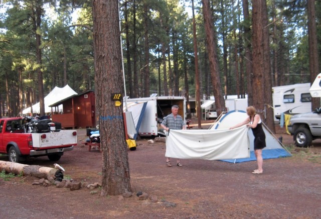 MIrek-and-Gwen-packing-up Mirek and Gwen demonstrate teamwork